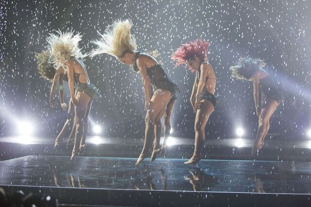File:Women and Heather S24 Week 10 Finale Night 2 3.jpg