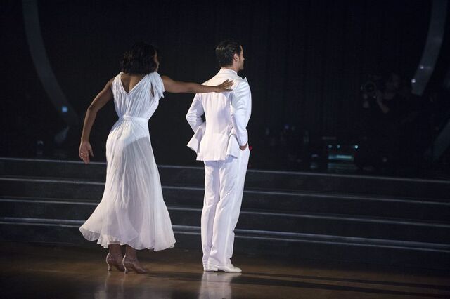 File:Normani and Val S24 Week 10 Finale Night 1 Freestyle 3.jpg