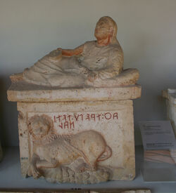 Perugia - Museo archeologico - Urna etrusca sec. II a.C. - 7 ago 2006 - Foto G. DallOrto.jpg