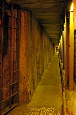 KotelTunnels25.jpg