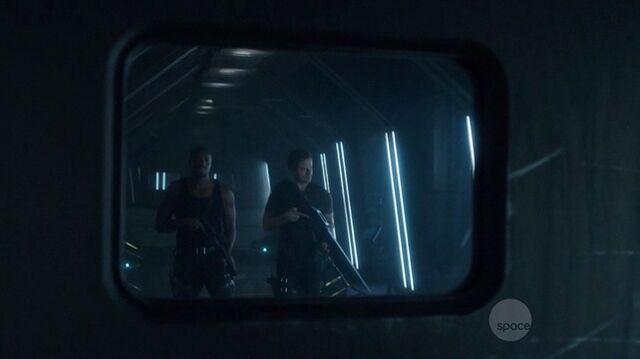 File:S01e01 109.jpg