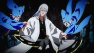 Ukitake grabs his Zanpakuto