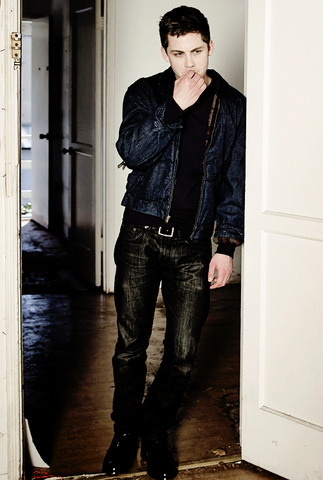 File:Logan Stare.png