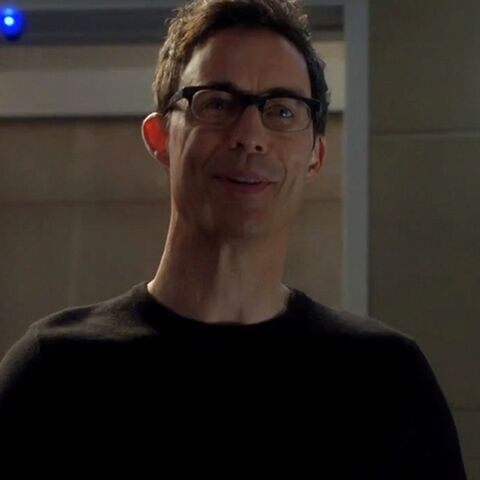 Datei:Harrison Wells.jpeg