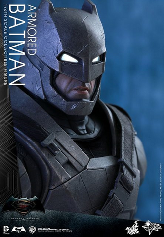 Archivo:BvS Hot Toys Batman Armadura 3.png