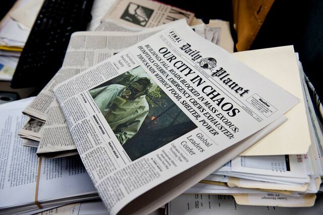 File:Daily Planet newspaper 01.jpg