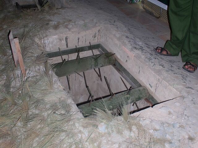 File:Vietnamese trap 1.jpg