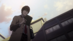 Light Holding Death Note.png