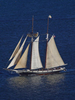 250px-Tall ship at sea.jpg