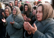 300px-Evstafiev-chechnya-women-pray