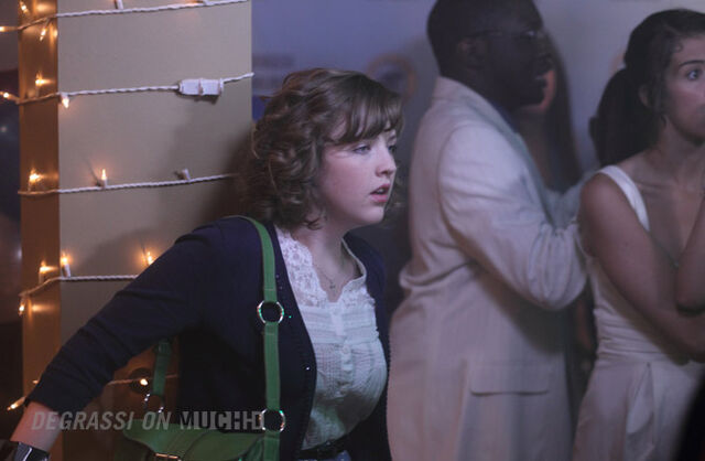 File:Clare looks scared.jpg