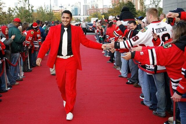 File:Dustin-byfugliens-red-suit-a-perfect-match-for-the-red-carpet.jpg