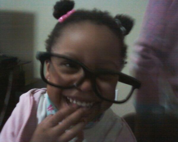 File:Dara in my glasses.jpg