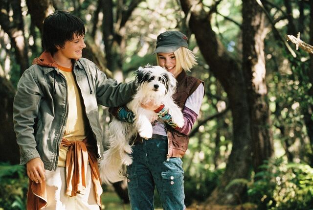 File:Bridge-to-Terabithia-Jess-and-Leslie-bridge-to-terabithia-6915415-954-640.jpg