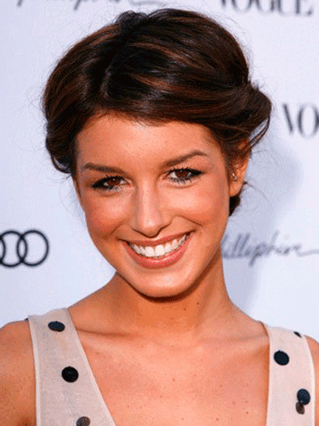 File:Shenae-Grimes-Front-lgn.gif