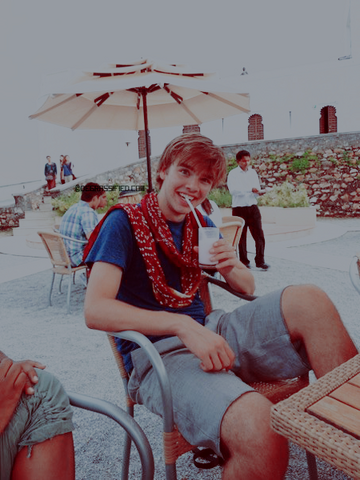 File:Tumblr lfnwxlLoBM1qeegx8o1 500.png