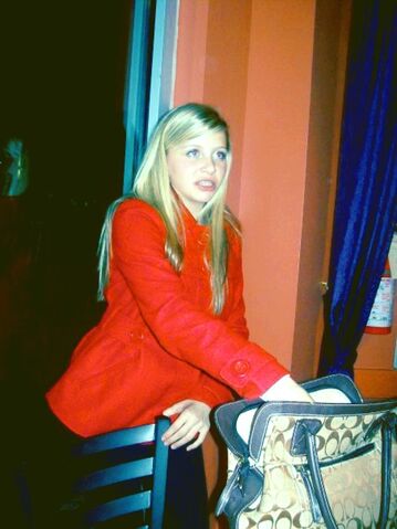 File:Tumblr llo6bp2vpw1qdg8qzo1 500.jpg
