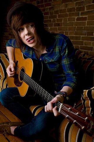 File:Christofer-drew.jpg