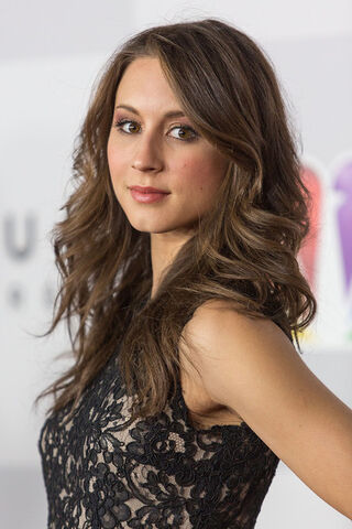 File:70th-Annual-Golden-Globe-Awards-After-Party-Arrivals-troian-bellisario-33312195-396-594.jpg