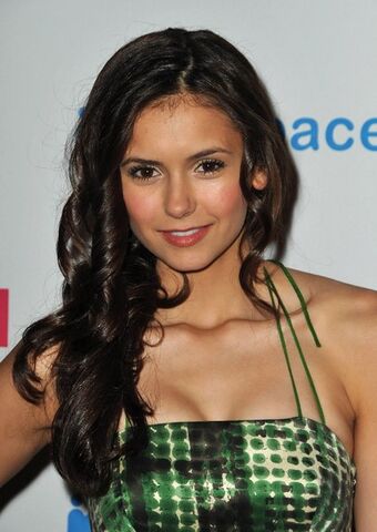 File:Nina dobrev green dress.jpg
