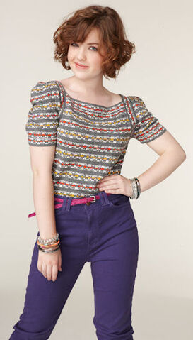 File:300x526-degrassi-aislinn-paul-2010.jpg