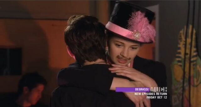 File:Beckamhugaww.jpg