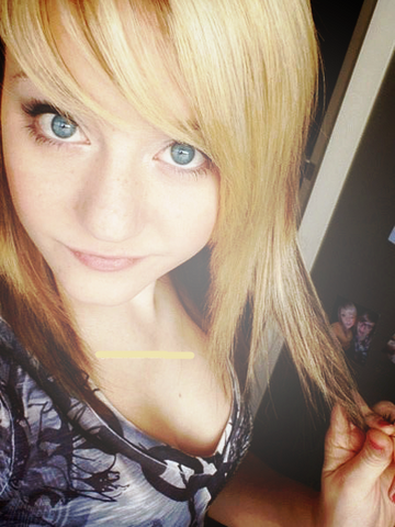 File:Tumblr lcf98sDU441qeegx8o1 500.png