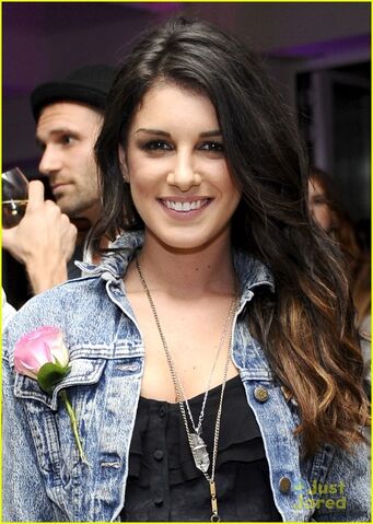 File:Shenae-grimes-just-fabulous-01.jpg