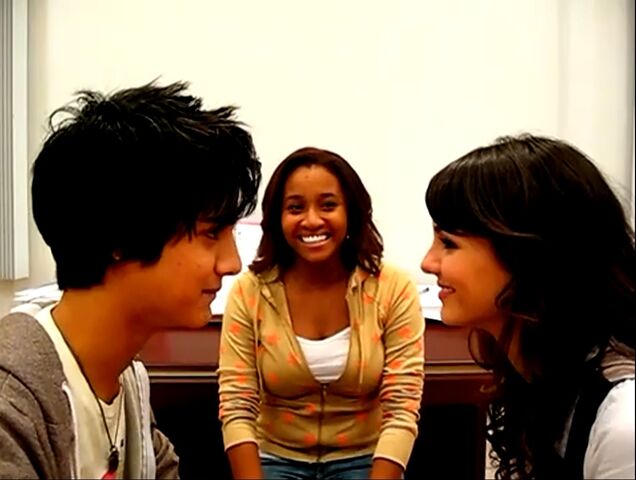 File:HazelandVictoriouskids.jpg
