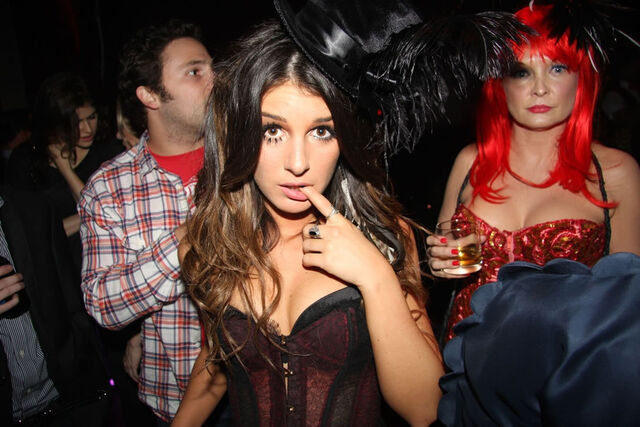 File:Birthday-Grimes-shenae-grimes-16991438-1089-726.jpg