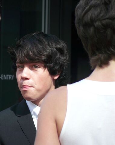 File:Munroloveemmys2.jpg