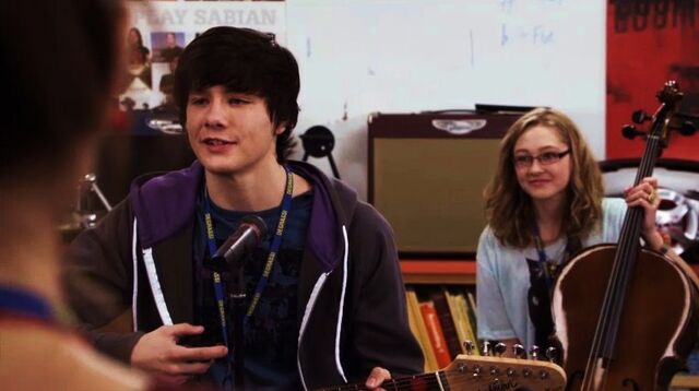 File:Zig with guitar.jpg