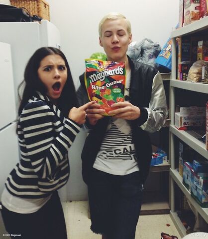 File:Ana and lyle.jpg