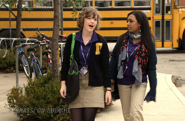 File:Degrassi-lookbook-1107-alli.jpg