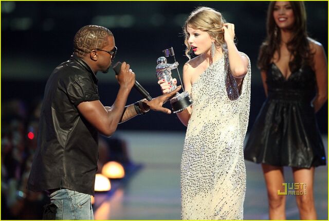 File:Kanye-west-taylor-mtv-vmas-2009-02.jpg