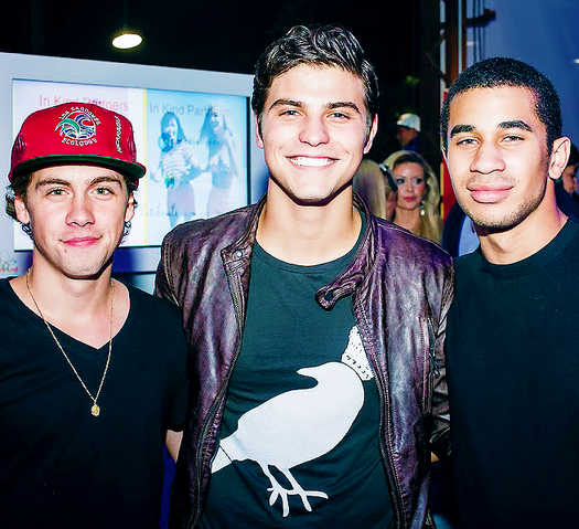 File:Degrassi cast photo spam - 2.png