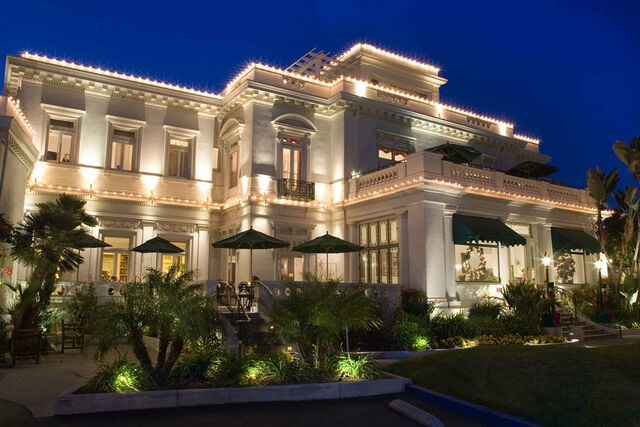 File:Mansion-Photo-Night-Christmas.jpg