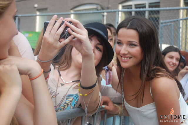 File:Tumblr m7bpssMklH1r5uoxco2 1280.jpg
