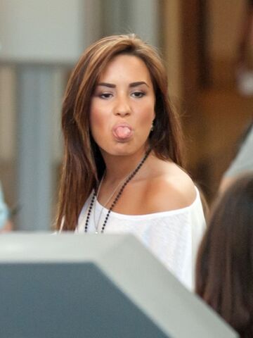 File:Demi-Lovato-Blonde.jpg
