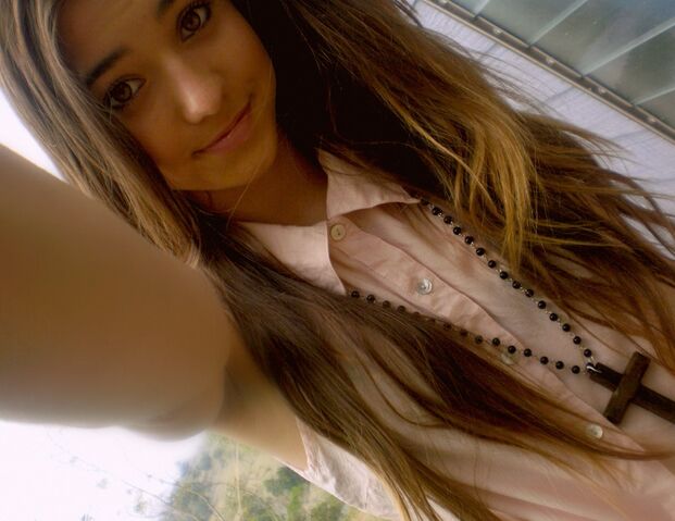 File:Accesories-blouse-brunette-cross-fashion-Favim.jpeg