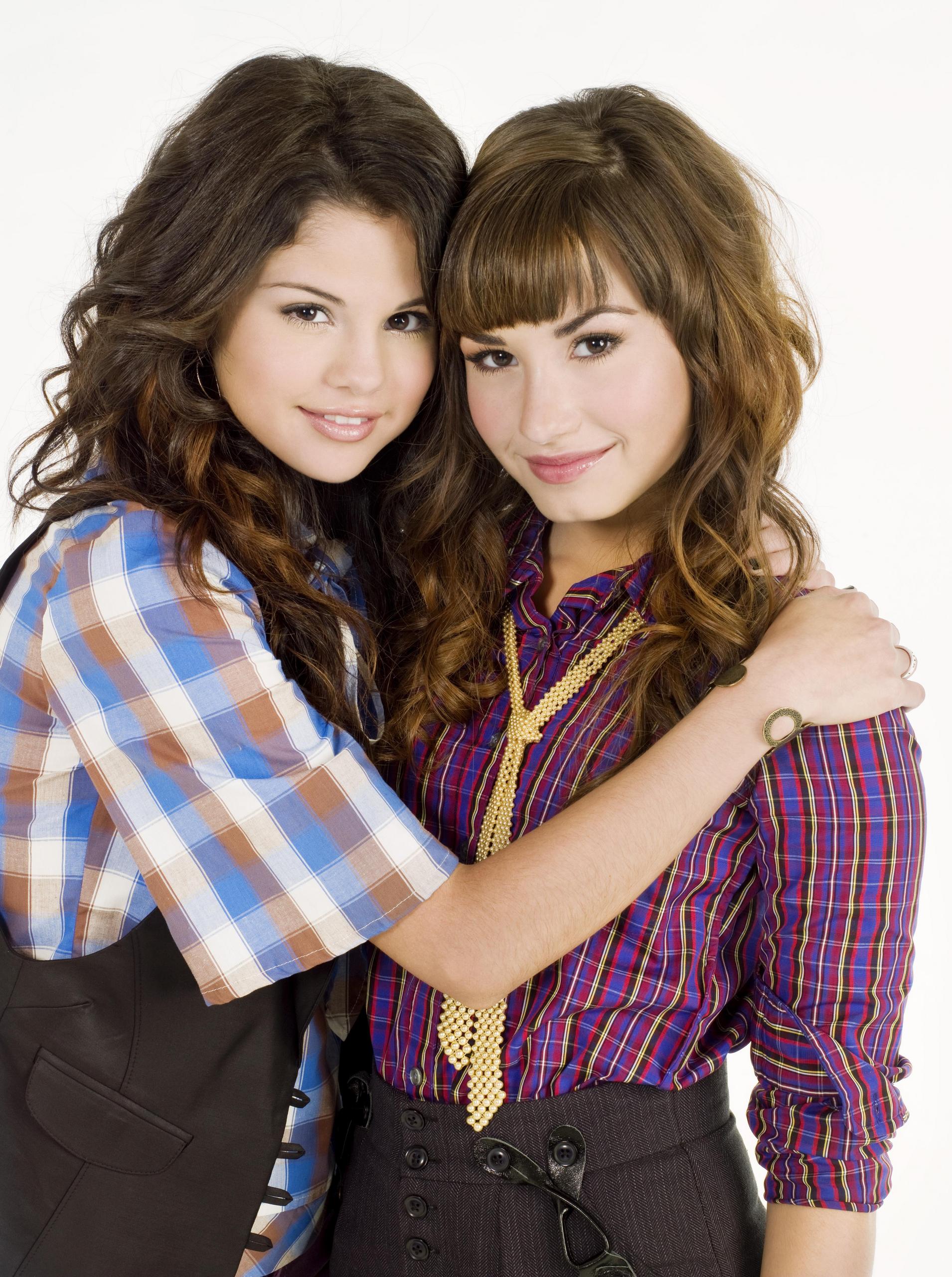 Film Z Seleną Gomez I Demi Lovato Image - Selena-and-demi-selena-gomez-and-demi-lovato-22871799-1910-2560