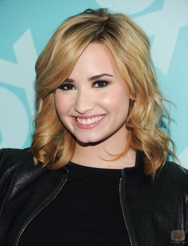 File:36058 demi-lovato-the-x-factor-upfronts-2013-fox.jpg