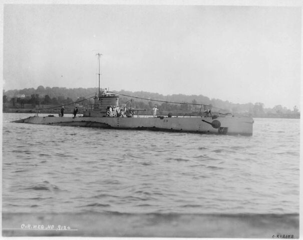 File:USS S-19 (SS-124).jpg