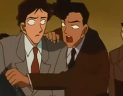 Ueda obligando a Nakajima a abrir el maletín.png