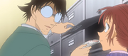 Shukichi hablando con Sakurako