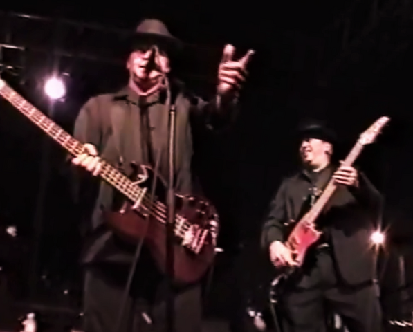 File:Techno Devo outfit 2001-2-1.png