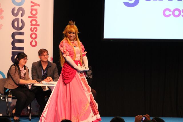 Datei:004Cosplay Wettbewerb.jpeg