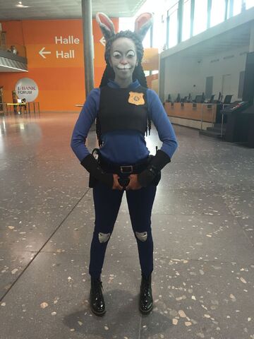 Datei:ComicCon Stuttgart Zoomania.jpg