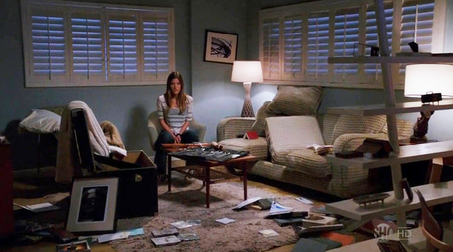 File:Debra at Dex.png