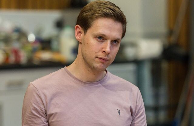 File:Samuel Barnett Face.jpg